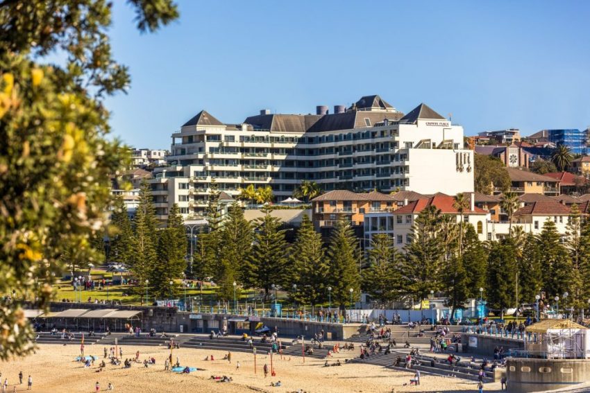 Hotel Exterior_Beach and Hotel_Crowne Plaza Coogee Beach (5)-min Hotel Exterior_Beach and Hotel_Crowne Plaza Coogee Beach