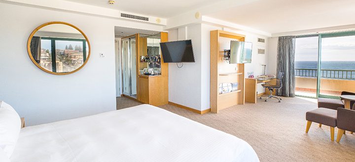 ocean-front-suite-XVUN-Room-2-Crowne-Plaza-Coogee-Beach (720 x 330px) Ocean View Room at Crowne Plaza Coogee Beach, Sydney